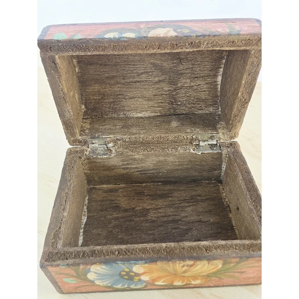 Vintage Hand Painted Wooden Floral Folk Art Small Box Jewelry Chest 3.5